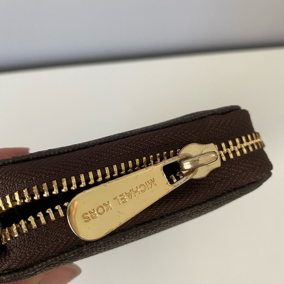 Michael Kors large logo brown Continental Wallet with wristlet strap - Picture 7 of 9